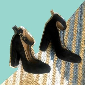 Black Pin-Up Style Heels